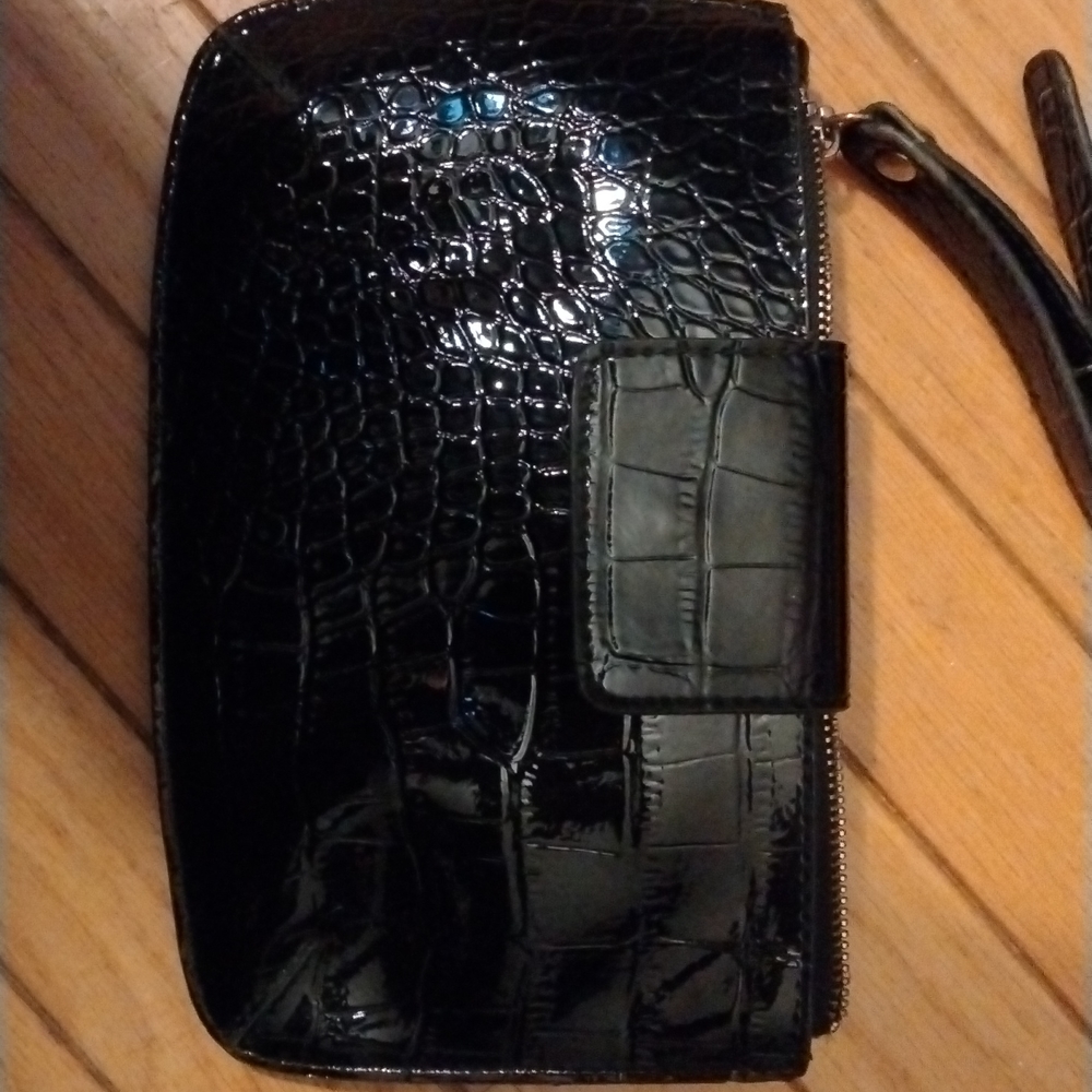 Guess wristlet - Picture 4 of 11